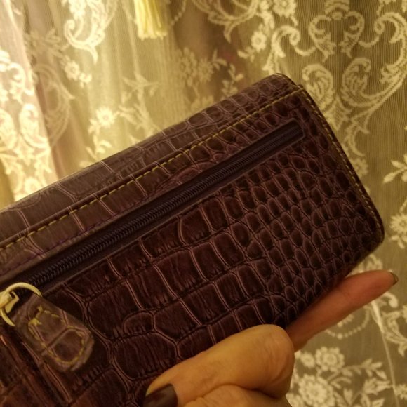 GORGEOUS PURPLE ANIMAL EMBOSSED WALLET WITH CHECK BOOK HLD AND CREDIT CARD SLOTS - Picture 4 of 13